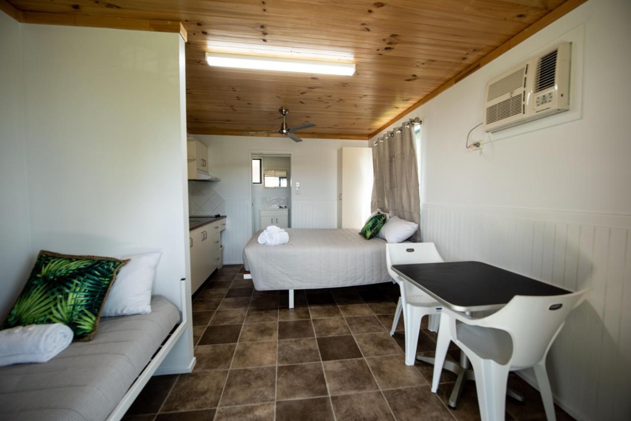 Sarina Palms Caravan And Cabins Village Exterior foto